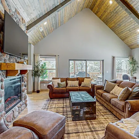 Cozy Cove Lodge
